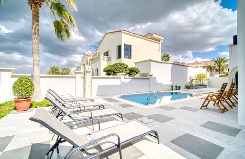 Palm Jumeirah Villa | Elegant 5BR Villa with Beach Access on Palm Jumeirah
