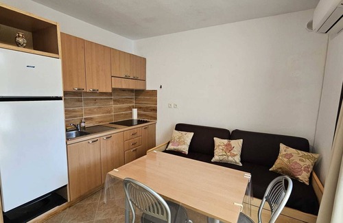 Bravone Apartment | SEASIDE APARTMENT WITH POOL