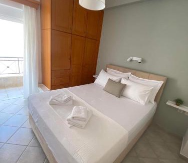 Dorida Apartment | Exceptional Seaside Apartment in Glyfada-Trizonia for Families