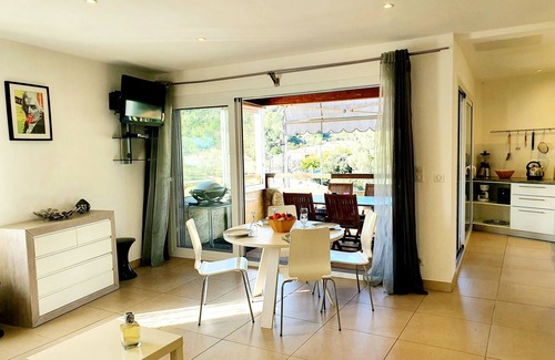Galeria Apartment | Inviting Seaside Apartment with Heated Pool & Ocean Views