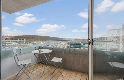Aarhus C Apartment | Scenic Seaside Apartment with Enchanting Balcony Views