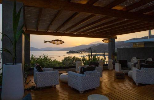 Alyki Hotel | Oceanfront Seaside Apartments with Breakfast & Pet Friendly