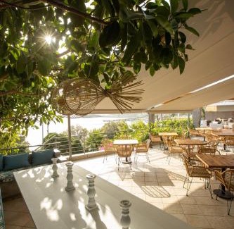 Alyki Hotel | Oceanfront Seaside Apartments with Breakfast & Pet Friendly