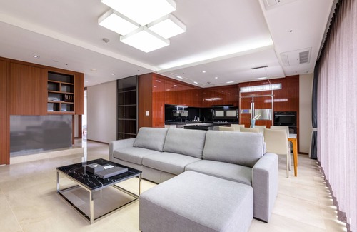 Jungmun Condo | Pet-Friendly Seaside Arden with Ocean View & Pool Access