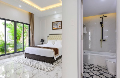 Quy Nhon Hotel | Elegant Seaside Boutique Resort Quy Nhon with Pool & Dining
