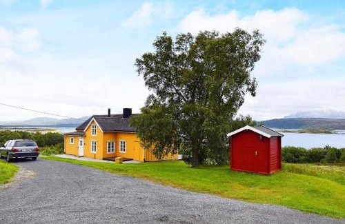 Hamaroy House | Family-Friendly 5-Person Holiday Home in Skutvik