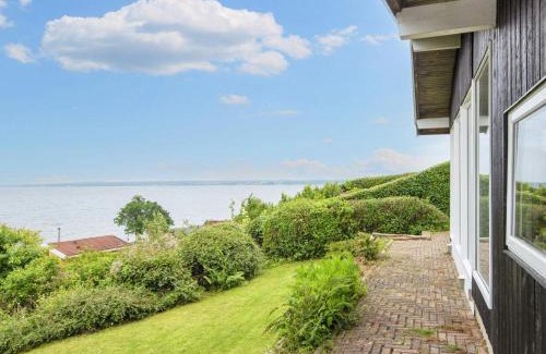 Hvidbjerg Strand House | Cozy 4-Person Holiday Home in B rkop, Pet Friendly Stay