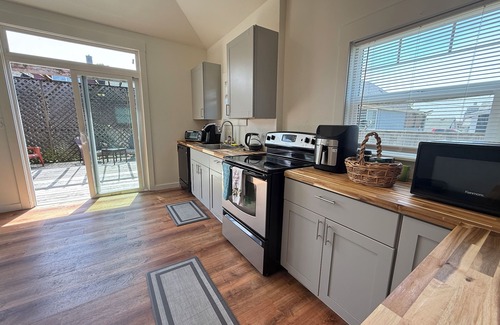 Seaside House | Seaside Cottage 3 blocks from the beach and downtown
