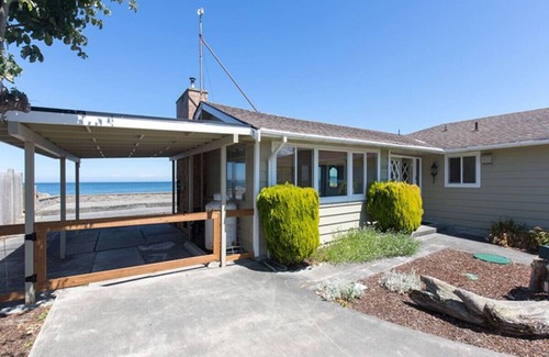 Sequim House | Pet-Friendly Seaside Cottage with Spa on Dungeness Bay