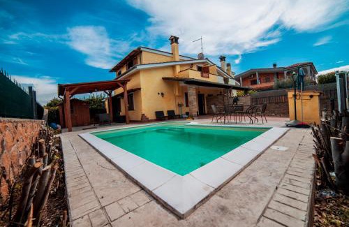 Cerreto Villa | Beachfront Seaside Cottage Ladispoli with Pool and Spa