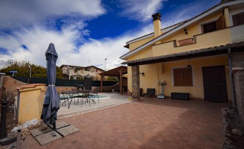 Cerreto Villa | Beachfront Seaside Cottage Ladispoli with Pool and Spa
