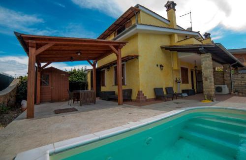Cerreto Villa | Beachfront Seaside Cottage Ladispoli with Pool and Spa