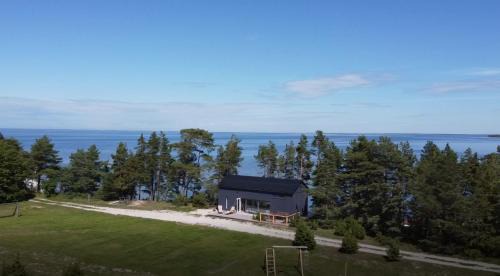Keibu House | Oceanfront Retreat: Seaside Cottage Rebase Kuur - Rated 9.5/10