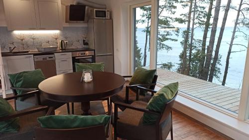 Keibu House | Oceanfront Retreat: Seaside Cottage Rebase Kuur - Rated 9.5/10