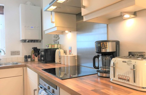 Worthing House | Idyllic Seaside Cottage with Breakfast and Parking