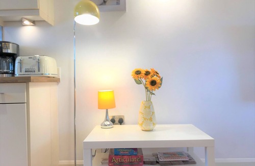 Worthing House | Idyllic Seaside Cottage with Breakfast and Parking