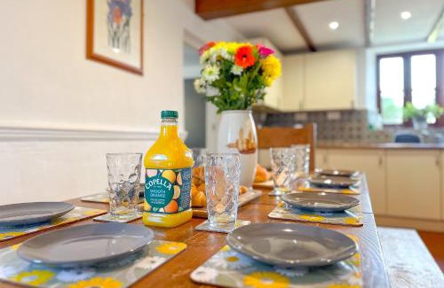 Kewstoke House | Pet-Friendly Seaside Cottage with Cozy Log Burner & Top Rating