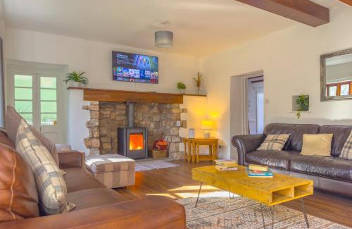 Kewstoke House | Pet-Friendly Seaside Cottage with Cozy Log Burner & Top Rating