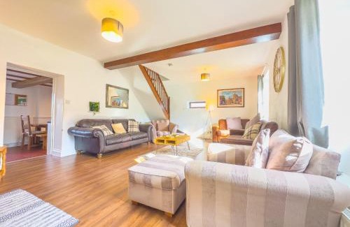 Kewstoke House | Pet-Friendly Seaside Cottage with Cozy Log Burner & Top Rating