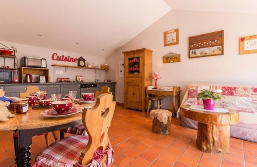 Arthon-en-Retz Cottage | Cozy Gite Arthon-en-Retz with Spa & Kitchen Amenities