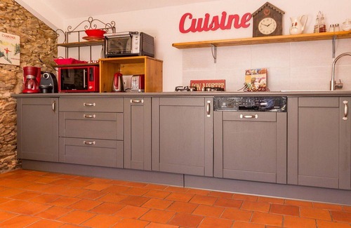 Arthon-en-Retz Cottage | Cozy Gite Arthon-en-Retz with Spa & Kitchen Amenities