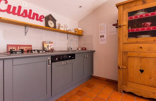 Arthon-en-Retz Cottage | Cozy Gite Arthon-en-Retz with Spa & Kitchen Amenities