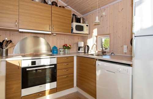 Knebel House | Inviting 6-Person Holiday Home in Knebel with Great Amenities