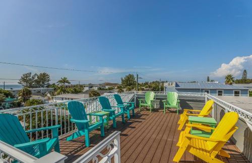 Bradenton Beach House | Oceanfront Seaside Escape: Pet-Friendly Retreat Awaits