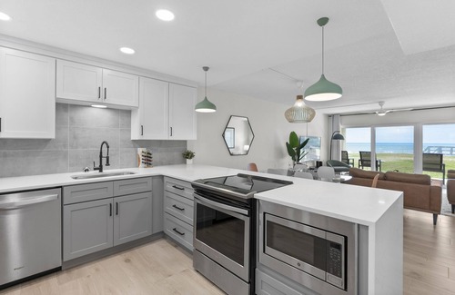 Satellite Beach Condo | Oceanfront Ground Floor Walkout at Paradise Beach Club