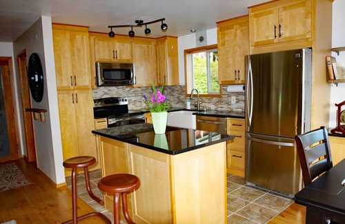 Ketchikan House | Ocean View Retreat: Seaside Garden House by the Marina