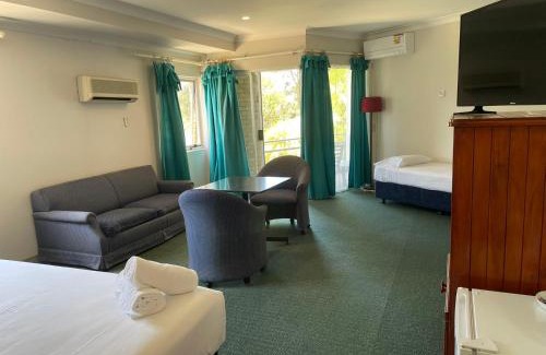 Wamberal Resort | Relaxing Seaside Garden Retreat with Pool and Pet-Friendly Stay