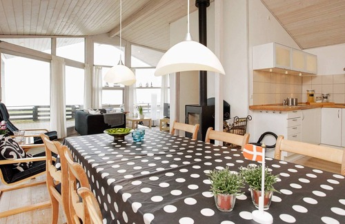 Hasmark Strand House | Family-Friendly Holiday Home with Ocean View in Otterup
