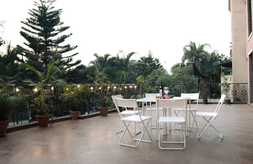 Navi Mumbai Apartment | Cozy Seaside Escape with Fun Party Pad for Families