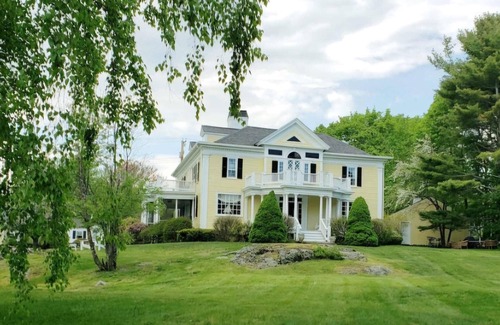 Cape Neddick House | Seaside Grandeur: 5-Bedroom Oceanview Cottage with Timeless Charm