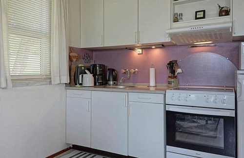 Vang House | Spacious 6-Person Holiday Home in Hasle with Breakfast