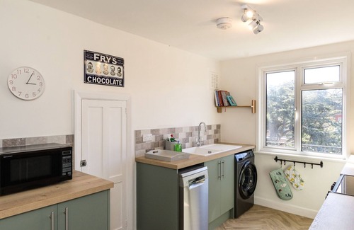 Meads Apartment | Seaside Hideout - spacious, peaceful family friendly apartment