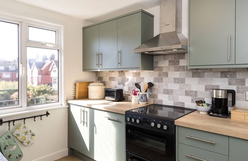 Meads Apartment | Seaside Hideout - spacious, peaceful family friendly apartment