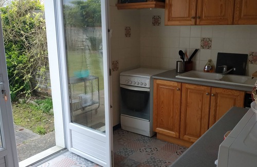 Noirmoutier-en-l'Ile House | Relaxing Seaside Retreat near Shops and the Port