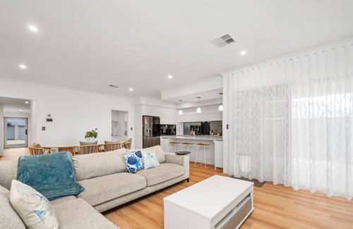 Two Rocks House | Seaside Holiday Haven at Two Rocks-Marina, Golf