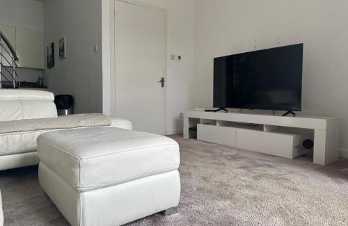Stevenston Villa | Child-Friendly Seaside Home with Guest Rating of 9.2/10
