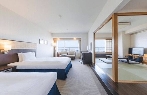 Tarumi Ward Hotel | Inviting Seaside Hotel Maiko Villa Kobe with Pool & Dining