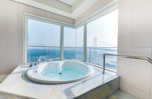 Tarumi Ward Hotel | Inviting Seaside Hotel Maiko Villa Kobe with Pool & Dining
