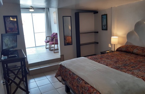 San Felipe Hotel | Explore Seaside Hotel & Victor's RV Park: Pet-Friendly Retreat