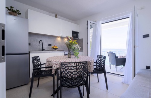 Pokrivenik House | Family-Friendly Seaside House with Oceanfront Views in Hvar