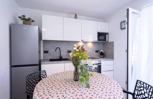 Pokrivenik House | Family-Friendly Seaside House with Oceanfront Views in Hvar
