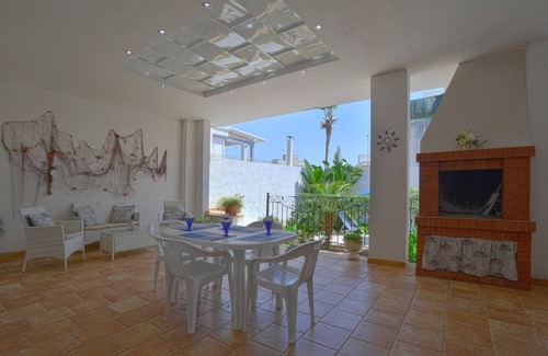 Santa Maria al Bagno Apartment | Cozy Seaside House with Garden in S. Maria al Bagno