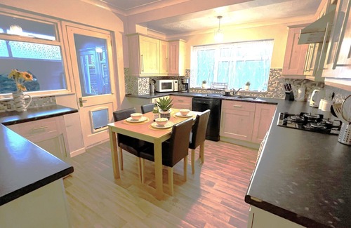 Lancing House | Oceanfront Seaside House Lancing with Parking Options