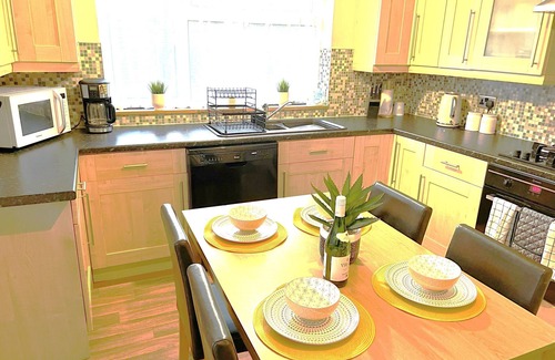 Lancing House | Oceanfront Seaside House Lancing with Parking Options