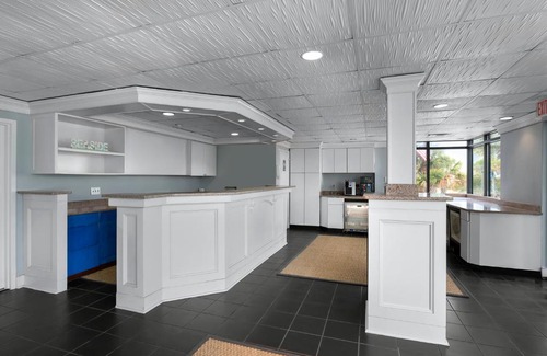 Isle of Palms Hotel | Oceanfront Seaside Inn - Isle of Palms: Pet-Friendly Escape