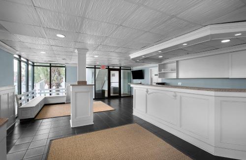 Isle of Palms Hotel | Oceanfront Seaside Inn - Isle of Palms: Pet-Friendly Escape